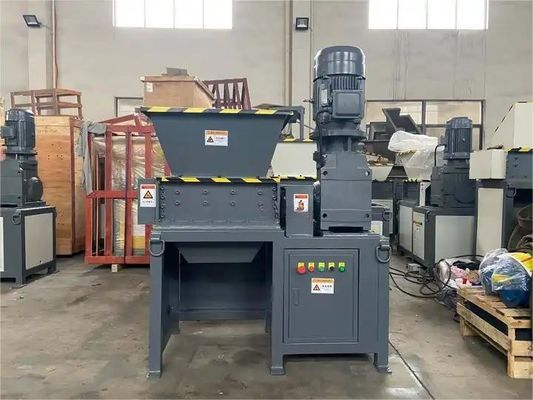 Küçük Tekstil kumaş köpük parçalama makinesi Çift Çaplı Atık Lastik Granulatör Makinesi
