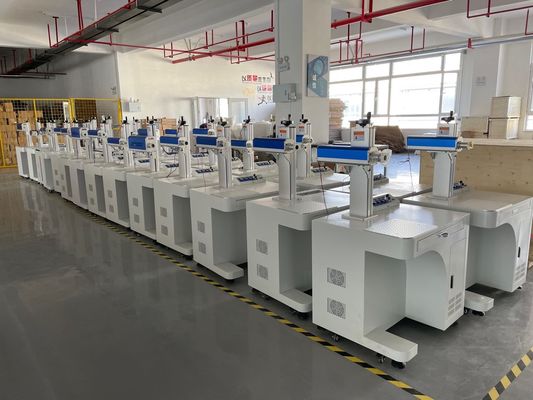 Küçük Raycus JPT CNC Fiber Laser İşaret Makinesi 20w 30w 50w 100w